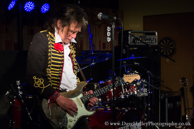 Photograph of Bernie Tormé at The Holbrook Club, Horsham, West Sussex, UK on 23/04/2016.